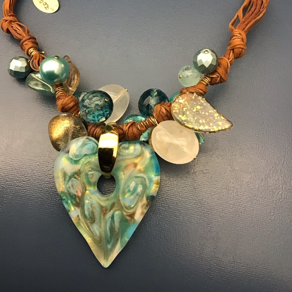 NWOT Beautiful Heart Murano Glass Statement Necklace